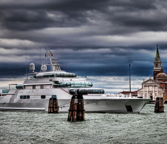 El Impacto del Turismo de Lujo en el Mercado Laboral de Venecia