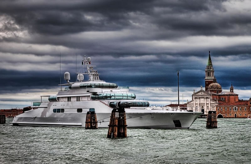 El Impacto del Turismo de Lujo en el Mercado Laboral de Venecia